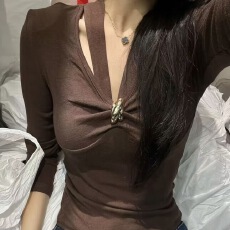 批发镂空开叉V领<b class='q'>长袖</b><b class='q'>T</b><b class='q'>恤</b>女2025年秋冬新款修身显瘦百搭打底衫短款上衣