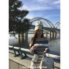 批发叶子 YEZIYZZ 清冷感撞色条纹一字肩<b class='q'>针织衫</b>女秋冬木耳边拼接毛衣