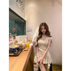 批发你的懒懒llan私心柔光丝绸缎面V领针织T+蕾丝内搭女