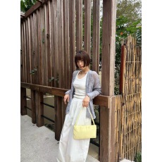 批发小众镂空淡黄色单排扣短款长袖<b class='q'>针织</b><b class='q'>衫</b>女开<b class='q'>衫</b>小外套春夏