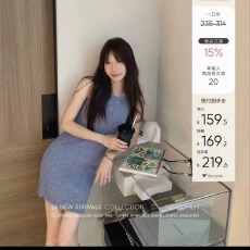 批发小宜定制 <b class='q'>山茶花</b>收藏家·夏季新款蓝色圆领修身显瘦短袖<b class='q'>T</b><b class='q'>恤</b>女上衣