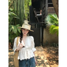 批发VASSE美蟹白色棉质刺绣蕾丝喇叭袖V领上衣女春夏收腰绑带<b class='q'>中袖</b>衬衫