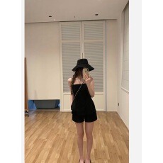 批发全黑极简夏季吊带背心短裤两件套女高级小众套装