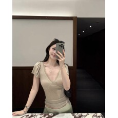 板栗可可Bankelili'比弗利白女'77天丝19羊毛V领蕾丝纯欲修身T恤