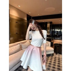 批发2022复古泡泡袖冰丝针织T恤女夏洋气法国设计感显瘦<b class='q'>打底衫</b>上衣潮