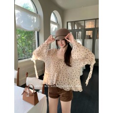 批发2026早秋新款法式温柔风<b class='q'>印花</b>喇叭袖V领衬衫女氛围感波点短款上衣