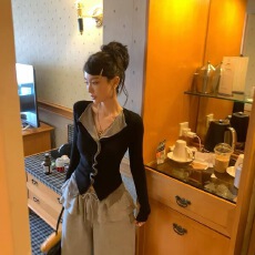 批发DULA好好家 实穿单品/拼色v领长袖T恤女秋设计感<b class='q'>修身</b>显瘦百搭上衣