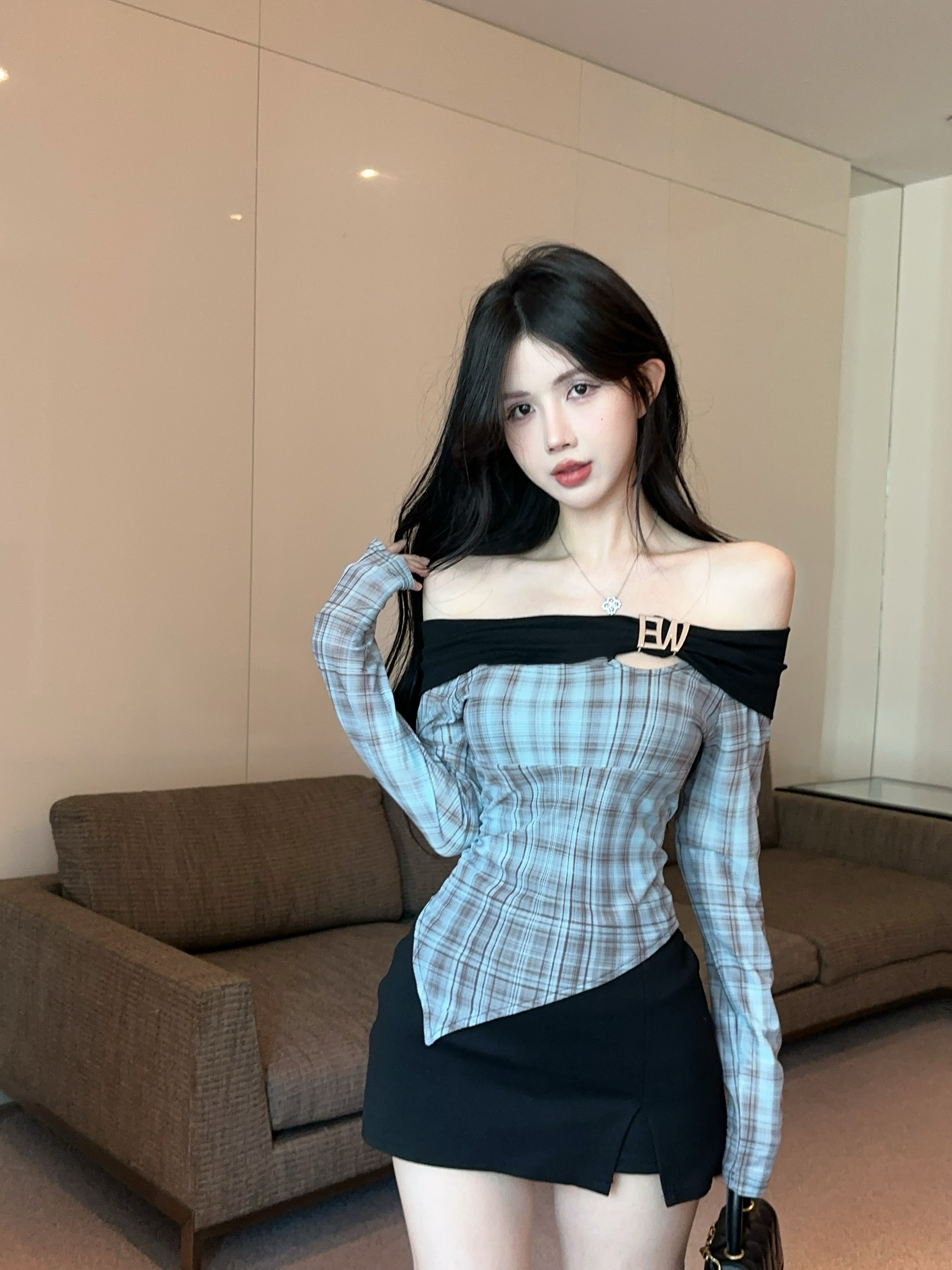 FA36758# 辣妹不规则格纹露肩修身上衣 服裝批發女裝批發服飾貨源