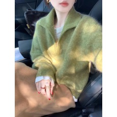 批发米白色翻领宽松套头毛衣针织<b class='q'>衫</b>女2025新款秋冬季巨好看老钱风上衣