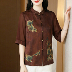 批发实拍2026春夏新款新中式国风重工刺绣<b class='q'>真丝</b>香云纱五分袖妈妈装