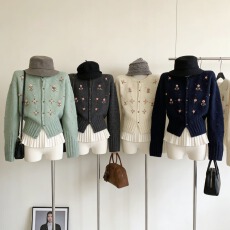 批发韩系精美重工立体<b class='q'>手工</b>钩花圆领长袖针织开衫女洋气减龄<b class='q'>毛衣</b>外套潮