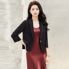 批发名媛气质设计感西服套装女<b class='q'>夏</b>季新款通勤短款女神范中袖西装外套