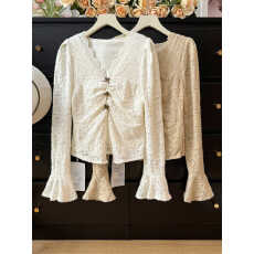 批发法式V领镂空勾花喇叭袖蕾丝衫女秋冬季2025新款褶皱修身开叉上衣