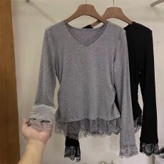 批发2026春秋新款时尚洋气设计感V领蕾丝花边长袖褶皱收腰显瘦T恤衫女