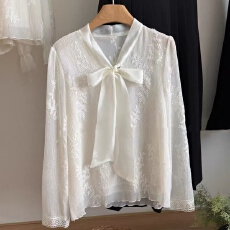 批发法式立体蝴蝶结刺绣设计感飘带V领衬衫女春长袖亲肤甜美温柔上衣
