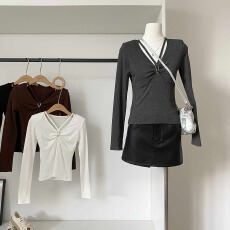 批发2026春秋新款韩系ins复古辣妹<b class='q'>个性</b>简约纯色扭结修身V领长袖<b class='q'>T</b><b class='q'>恤</b>女