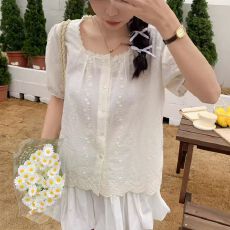 批发法式方领刺绣<b class='q'>韩版</b>蕾丝短袖衬衫女夏季漂亮小衫短款衬衣泡泡袖上衣