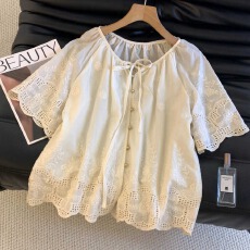 批发法式<b class='q'>刺绣</b>镂空短袖<b class='q'>衬衫</b>女夏款设计感高级系带娃娃衫遮肚子蕾丝上衣