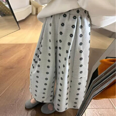 批发韩系复古小花毛呢休闲裤女2025秋<b class='q'>冬</b>季时尚设计感加厚八分阔腿裤子