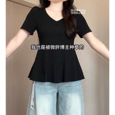 批发大码女装夏季法式v领短袖t恤设计感小众微胖显瘦气质正肩上衣