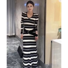 批发2025秋季<b class='q'>新款</b>修身显瘦打底裙针织长袖v领连衣裙女无皮带