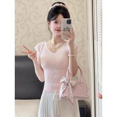 批发粉色v领冰丝<b class='q'>上衣</b>女夏绝美独特甜辣修身显瘦小飞袖针织短袖正肩t恤