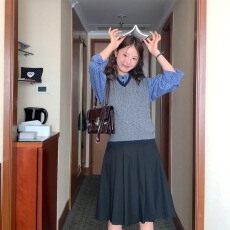 批发v领针织背心马甲女秋<b class='q'>冬</b>叠穿洋气减龄毛衣坎肩学院风外穿无袖毛衣