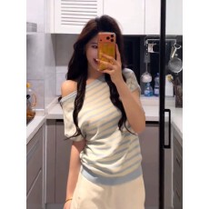 批发韩系撞色条纹斜肩短袖<b class='q'>针织衫</b>女2026夏季新款收腰显瘦独特漂亮上衣