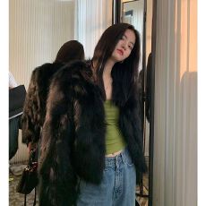 批发新款时尚V领名媛显瘦年轻短款仿狐狸毛<b class='q'>皮草</b>外套短小个子<b class='q'>海宁</b>