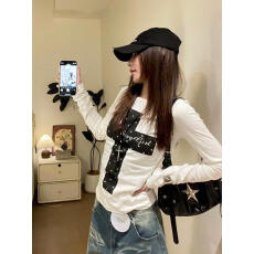 辣妹风穿搭小众高级感十字架印花款正肩女春季新款T恤上衣