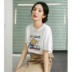 批发<b class='q'>明星</b>热门款 ~韩国小众品牌Fletta秦岚<b class='q'>同款</b>夏季新款小花短袖T恤