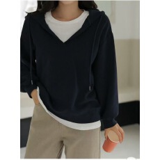 批发<b class='q'>韩版</b>秋冬休闲百搭设计感慵懒假两件拼接连帽套头卫衣 上衣