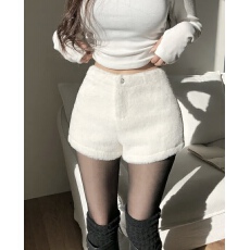 批发<b class='q'>韩版</b>chic冬高级感纯欲风 显瘦高腰仿貂绒紧身包臀休闲短裤