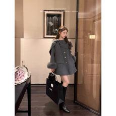 批发【杨小卷 11/11 10:00 上新首发享85折】1OO羊毛山茶花披肩大衣