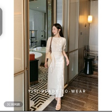 批发<YiYiii>小个子新中式<b class='q'>丝绒</b>烧花一字领上衣高级绑带长裙