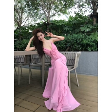 批发纯欲多巴胺绝美少女粉不规则飘逸拖尾礼服吊带长裙氛围感度假仙裙
