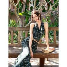 批发法式复古风v领波点挂脖背心女夏季新款高腰显身材半身裙两件套装