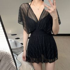 批发保守游泳衣女士成人2026新款高级感挂脖连体遮肉显瘦泡温泉ins