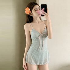 批发浅绿格纹吊带泳衣裙纯欲风系带温柔甜妹海边度假裙式连体泳装女