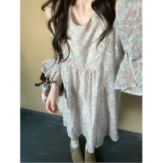 批发设计感小众露肩<b class='q'>碎花</b>喇叭长袖连衣裙女春秋新款小个子宽松显瘦<b class='q'>短裙</b>