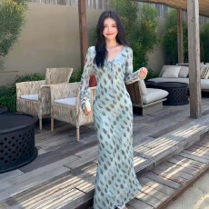 批发2025秋季新款法式温柔风轻奢洋气浪漫度假风气质印花长袖长纱裙子