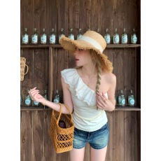 复古荷叶边蕾丝拼接针织t恤女夏款设计感斜肩上衣