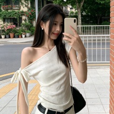 批发白色斜肩系带<b class='q'>T</b><b class='q'>恤</b>女夏纯欲显瘦辣妹露肩短袖上衣