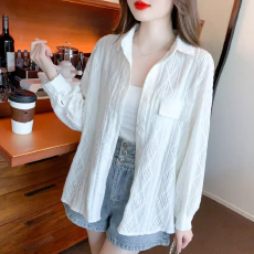 批发2026网红爆款春夏新款时尚钩花镂空长袖衬衫女<b class='q'>防晒衫</b>宽松中<b class='q'>长款</b>