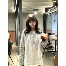 批发天猫质量 高品质 美式复古插肩<b class='q'>长袖</b>T恤女拼接条纹设计感宽松上衣