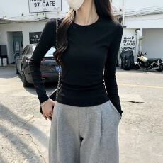 批发黑色修身正肩长袖t恤女2026早秋新款圆领<b class='q'>百搭</b>显瘦打底内搭小上衣