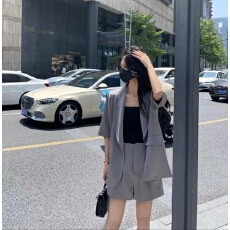 批发御姐风设计感不规则交叉下摆气质显瘦衬衫+高腰短裤