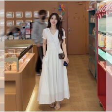 批发壹壹夏季高级感气质收腰白色压花千金套装上衣高腰半裙