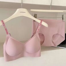 批发漫画字母无钢圈果冻条软支撑无痕美背内衣女小胸聚拢文胸套装