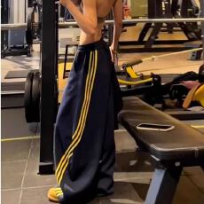 批发美式街头条纹三条杠弯刀卫裤女宽松阔腿裤休闲运动裤爵士舞<b class='q'>裤子</b>女